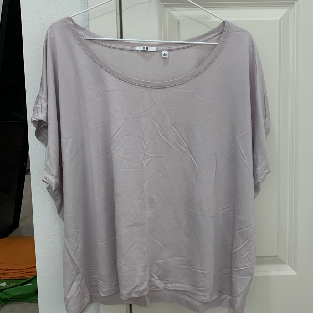 uniqlo scoop neck tshirt
